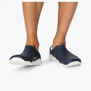 CROCS NWOT  Men's Swiftwater Wave Sandal - BLACK/BLACK 8